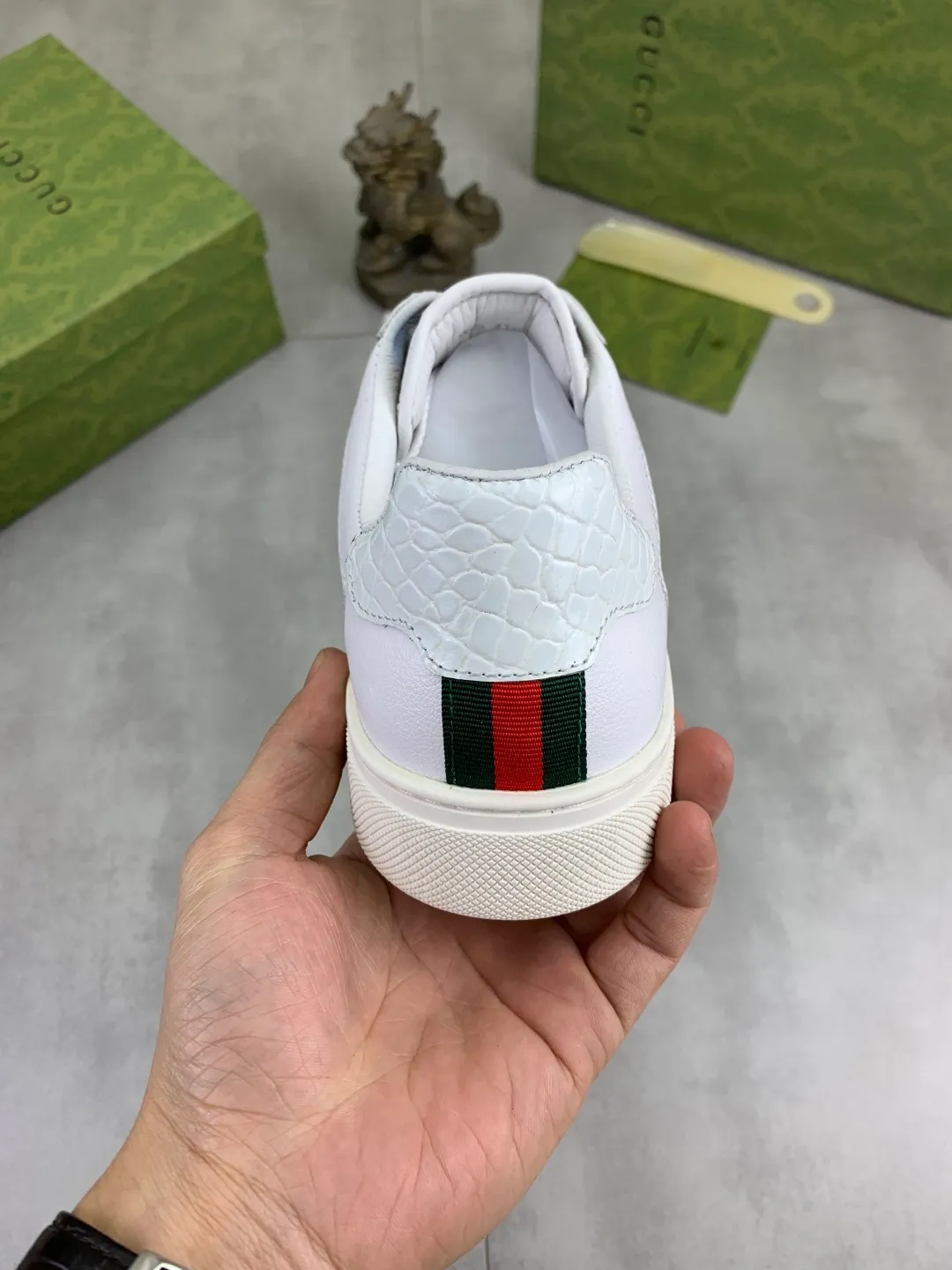 Men's shoes P400 💰[New style] 🆘 The latest model from Gucci's official website🎁Classic casual and fashionable men's shoes👟Hot style💥The style is simple and elegant, exclusive for trendy men. Unique official website latest brand elements👑Gucci original decoration, fashionable and generous, the fabric is made of original soft calfskin➕Comfortable soft sheepskin lining ✅The official website specifies wear-resistant rubber outsole_full of elasticity, classic model taken in real life🎬Color: 2️⃣colors available😍Number: 38-44